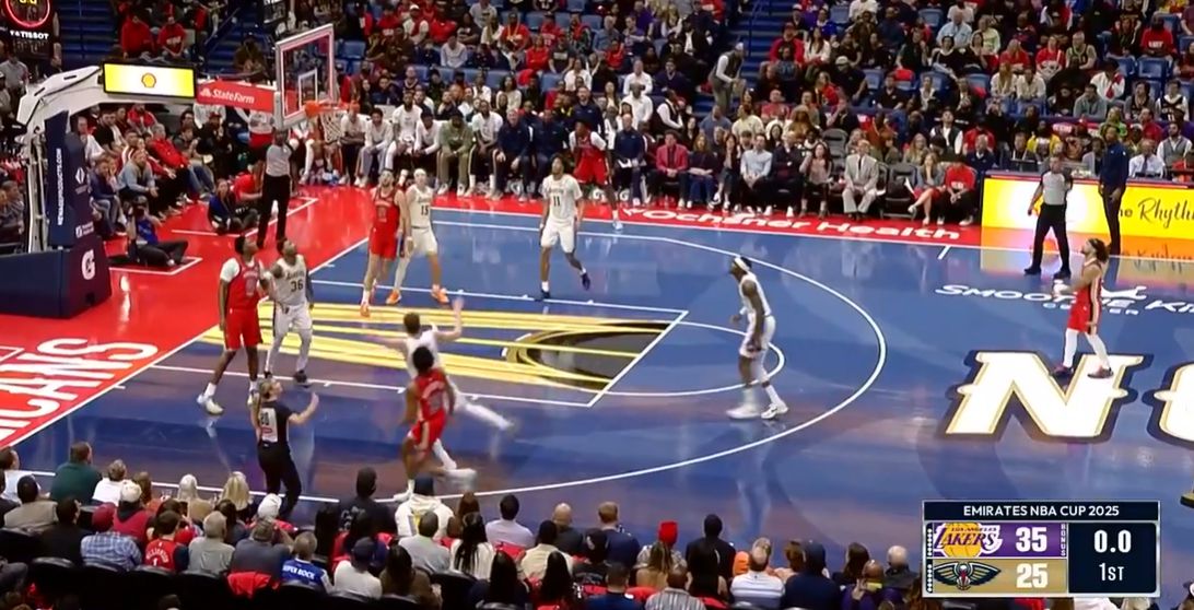 ตัวชี้สามตัวของเมอร์ฟีที่ออดหมดเวลาและเขาได้ 13 แต้มในควอเตอร์แรก