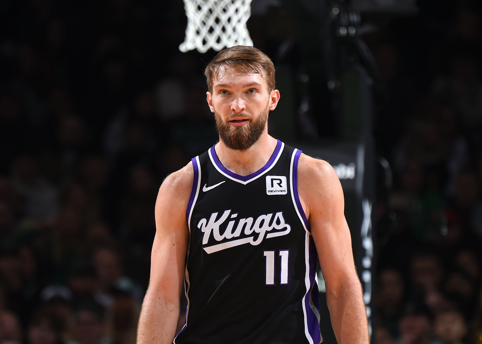 ซาโบนิสยิงลูกกลางอากาศได้ 34+11 คะแนน 24 แต้มในครึ่งแรกและไม่สามารถหยุดการโจมตีของคิงส์ในควอเตอร์สุดท้ายได้