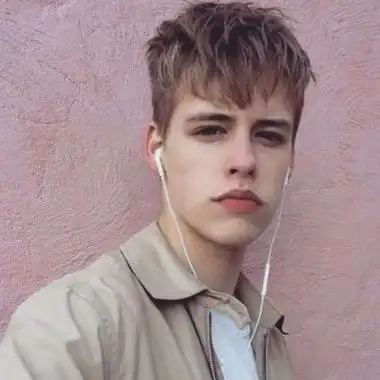 6686体育海外作者Drew