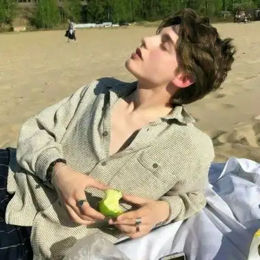 6686体育钻石作者Amelia