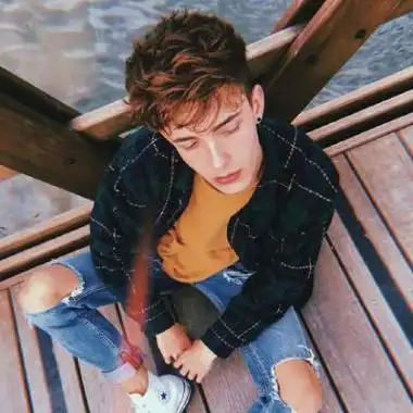 6686体育铁牌作者Ophelia